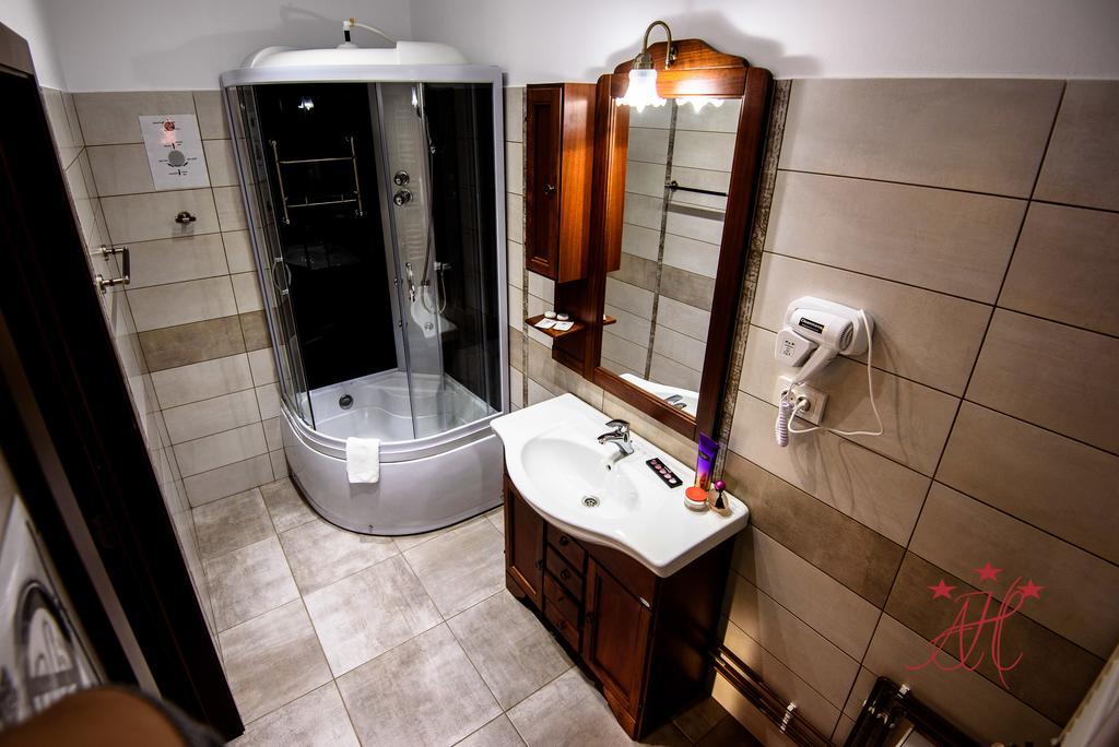 Hotel Alexander House à Deva Extérieur photo
